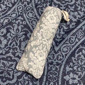 Nursing cover with wire frame and tie